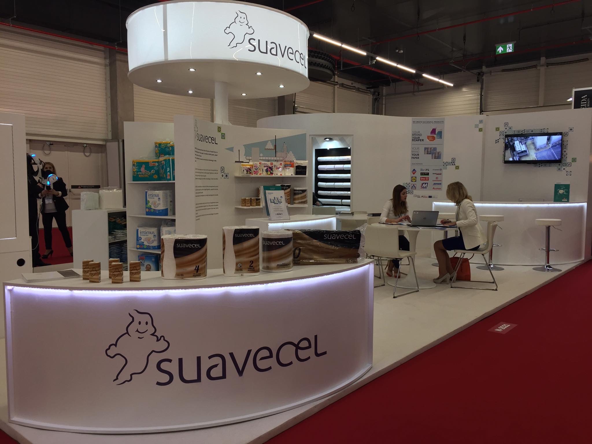 Stand for fairs with lighting - Suavecel