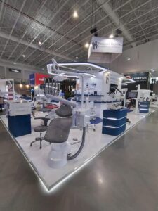 Foquim Digital Stand at Expodentária 2021, focusing on the dentist chair